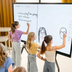 i3CONNECT Elm 2 86 Inch touchscreen